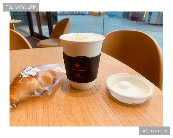 石智勇晒生活照，那杯咖啡看着比我一个月工资还讲究